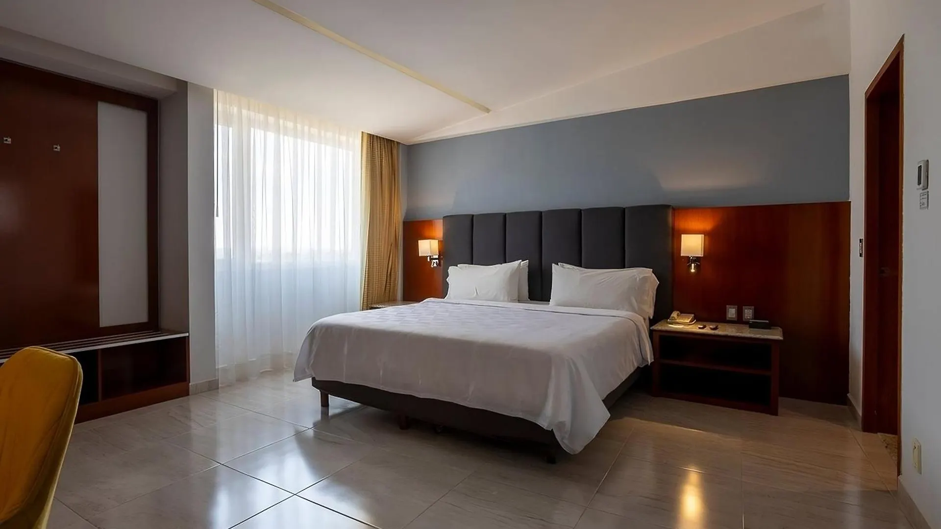 Holiday Inn Puebla Finsa By Ihg