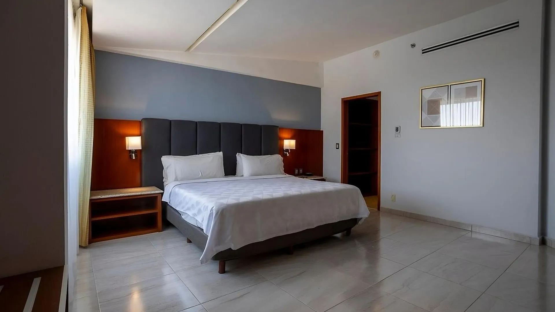 Holiday Inn Puebla Finsa By Ihg